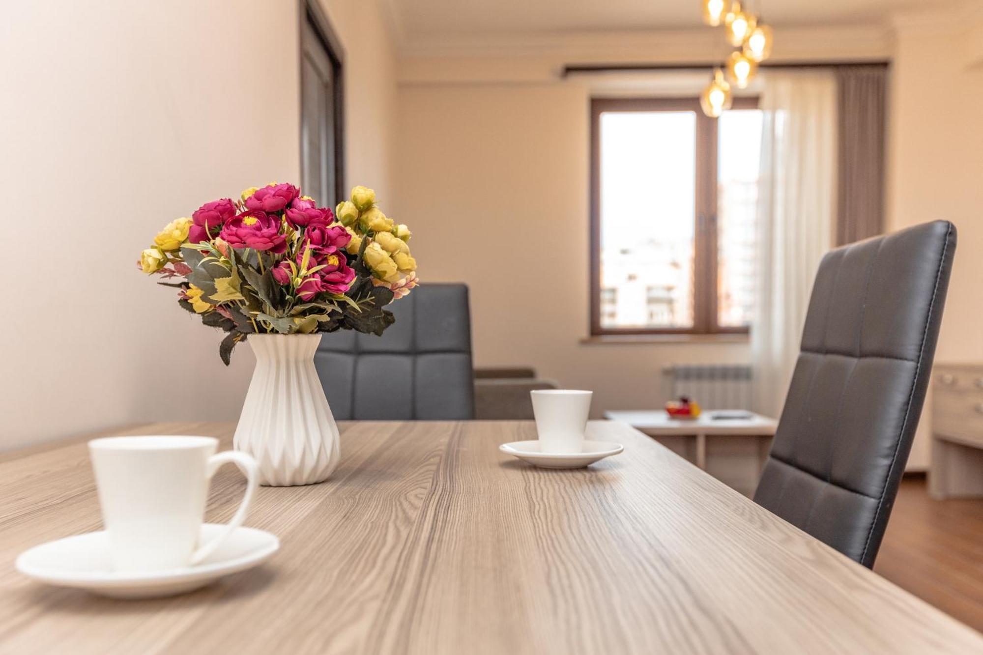 Stay Inn-Apartments On Buzand 17 Yerevan Bagian luar foto